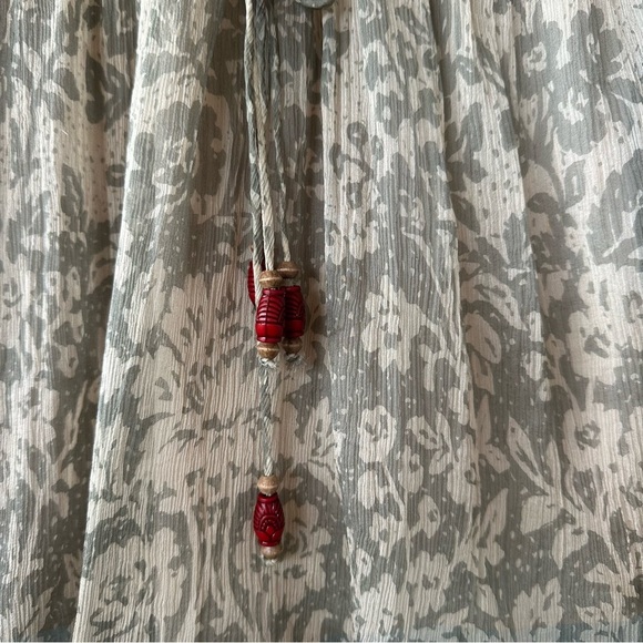 LAUNDRY 100% Silk Floral Beige Spaghetti Strap Top - Picture 2 of 7